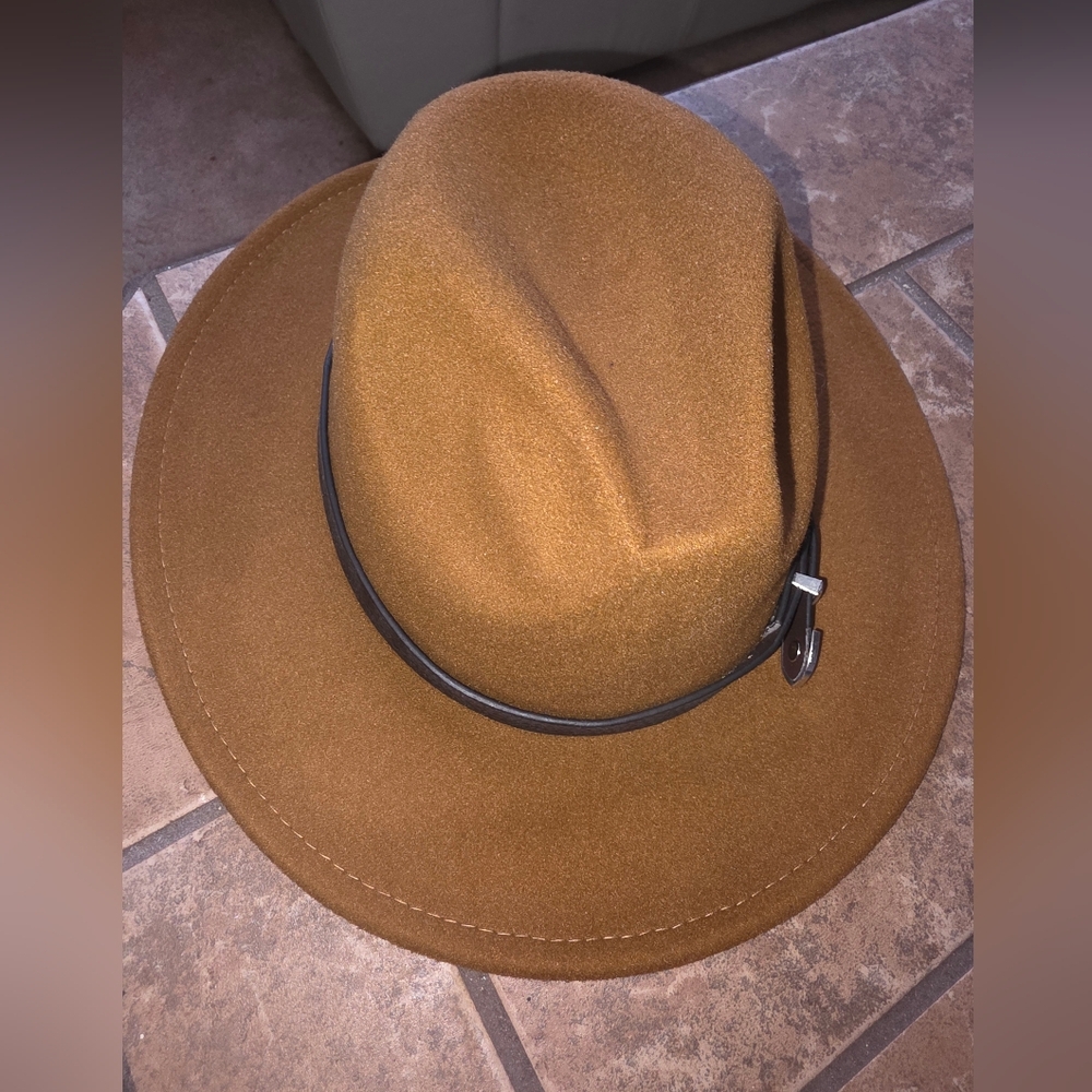 Time And Tru Tan Felt Fedora Hat With Black Silver Buckle Trim